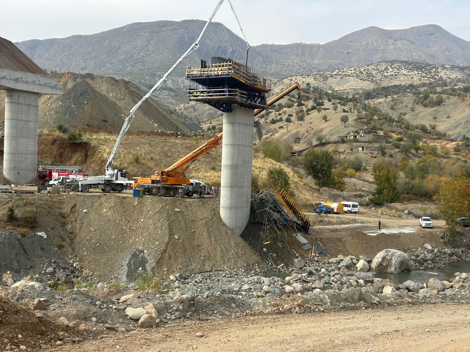 Diyarbakır’da yapımı süren viyadükte iskelenin çökmesi sonucu 4 işçi hayatını