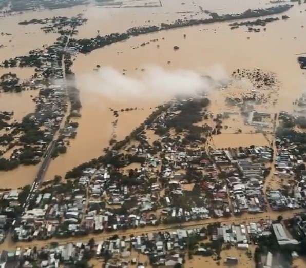 Vietnam'da şiddetli yağışların tetiklediği sellerde hayatını kaybedenlerin sayısı 40'a yükseldi.