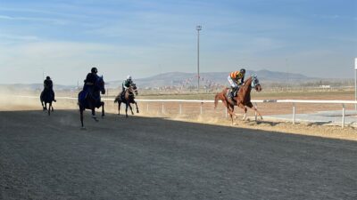 Afyonkarahisar’da Cumhuriyet Coşkusu Dört Nal At Yarışlarıyla Yaşandı.