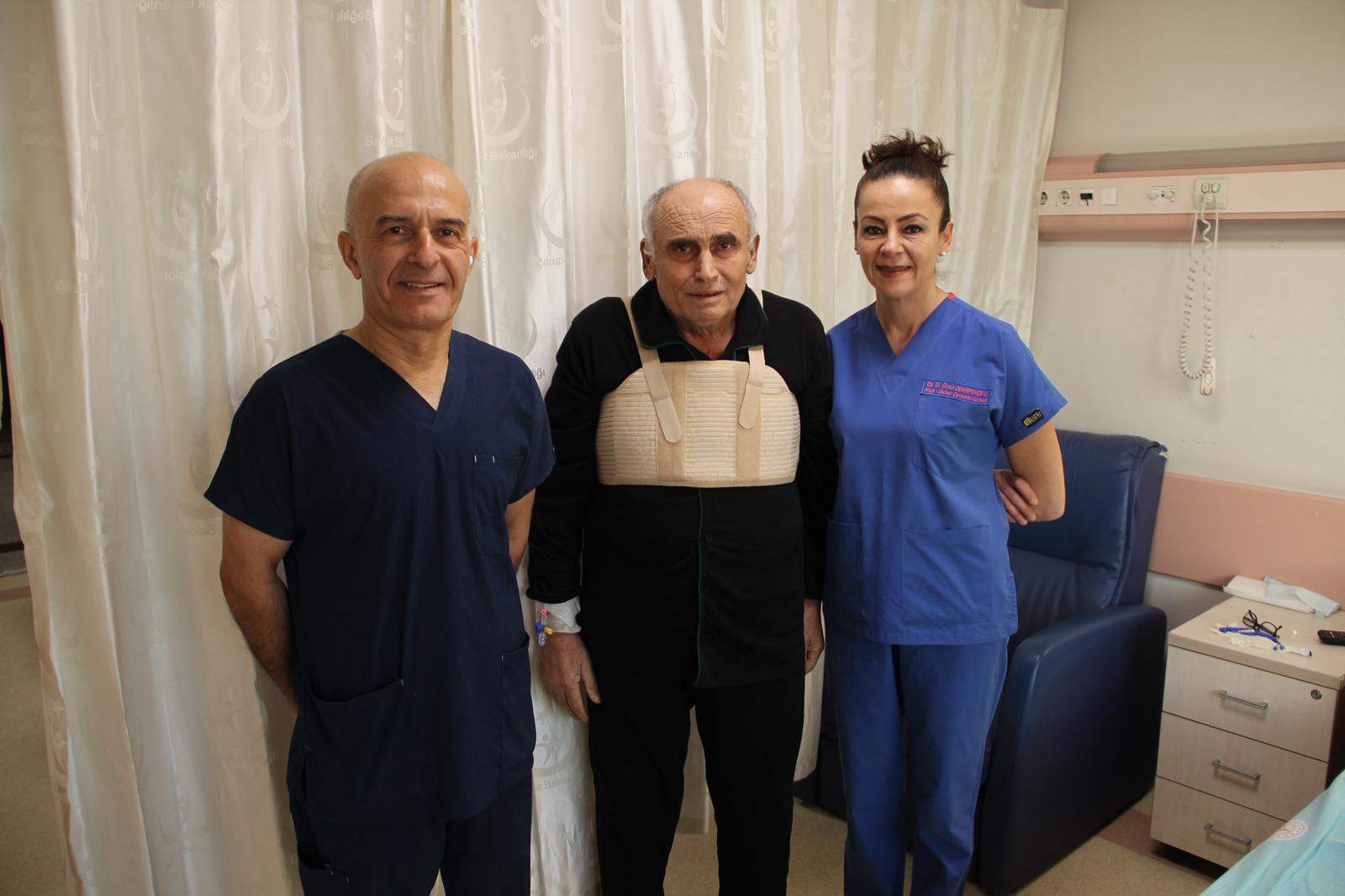 Afyonkarahisar Devlet Hastanesinde 63 yaşındaki erkek hastaya, hastanede ilk kez