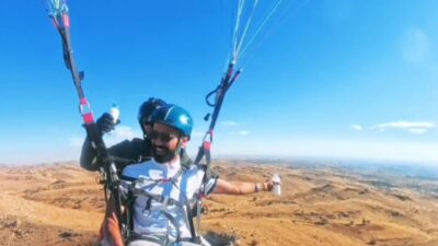 Batman Gercüş’te düzenlenen yamaç paraşütü etkinliğinde 20 kişi gökyüzünde süzülerek