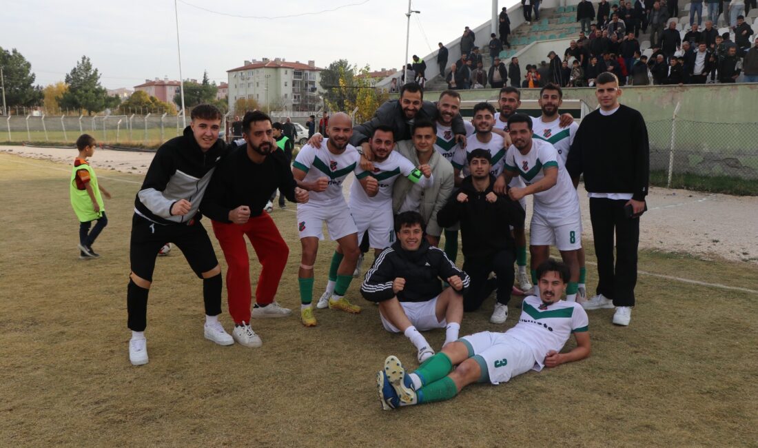 Afyonkarahisar Süper Amatör Lig'de mücadele eden Dinar Belediyespor, kendi sahasında