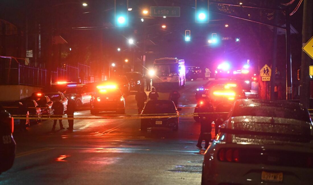 New Jersey eyaletinin Newark kentinde, kimliği belirsiz kişi ya da