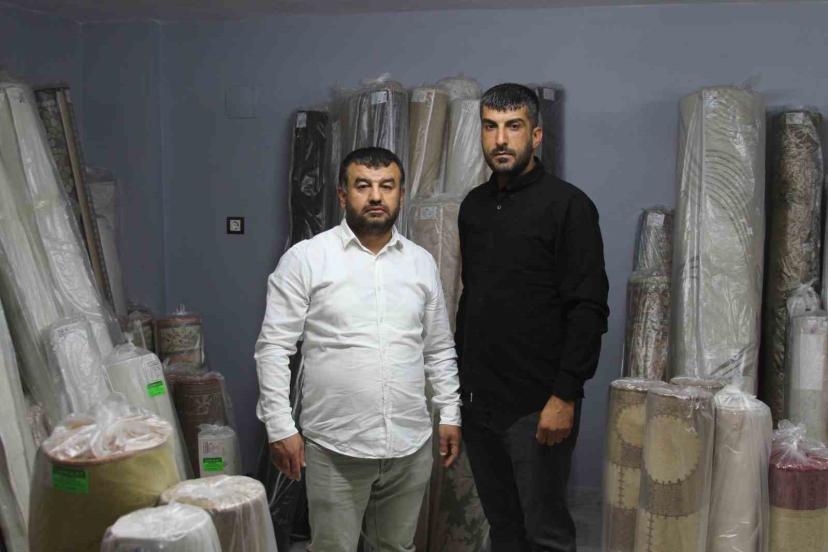 Adana’da bir halı yıkama çalışanı, müşterisinin halısının içinden çıkan 650