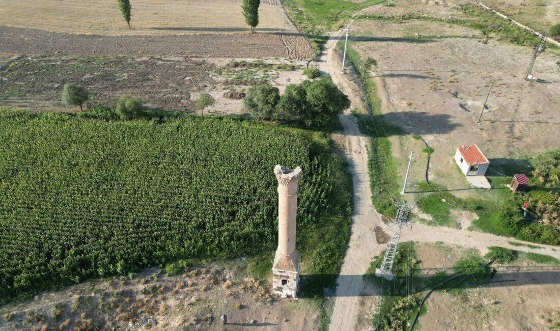 13. yüzyıldan günümüze ulaşan Kırık Minare, 1801’de çıkan büyük yangına