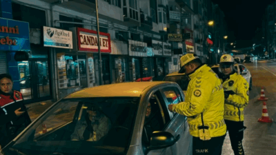 Afyonkarahisar İl Emniyet Müdürlüğü ekipleri, kent genelinde eş zamanlı trafik