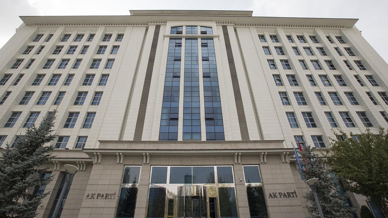 AK Parti'de Bitlis, Çanakkale, Elazığ, Niğde ve Tunceli il başkanlıklarına