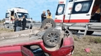 Afyonkarahisar’da kontrolden çıkarak şarampole devrilen otomobilde 4 kişi yaralandı.