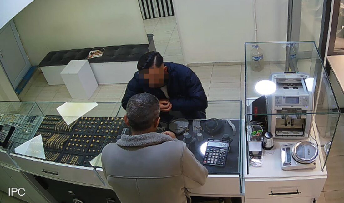 Iğdır’da 3 kuyumcuya toplam 16 gram sahte altın sattığı iddia