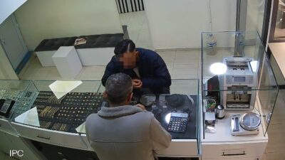 Iğdır’da 3 kuyumcuya toplam 16 gram sahte altın sattığı iddia