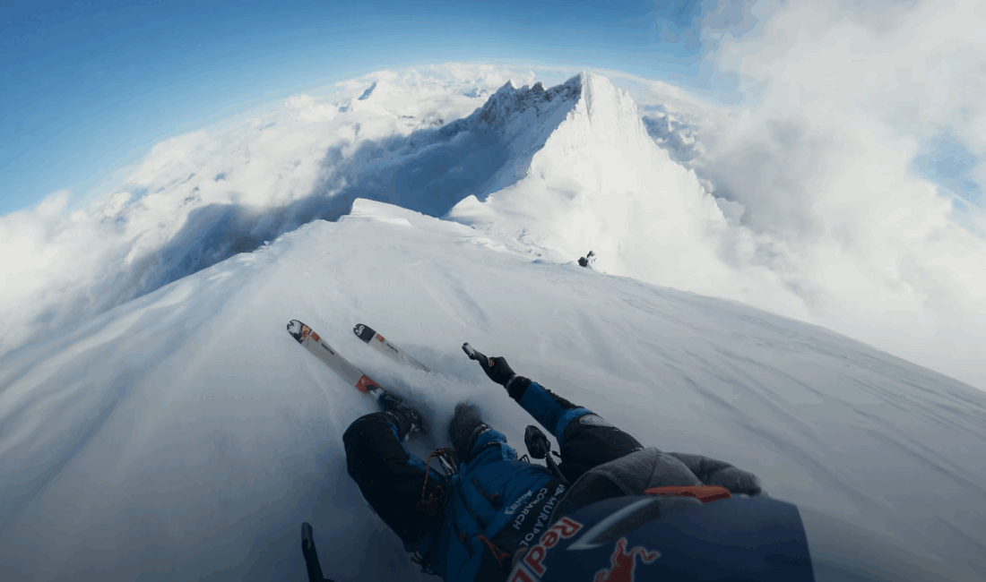 Polonyalı sporcu, takviye oksijen kullanmadan Everest'in zirvesine çıkıp zirveden kayakla