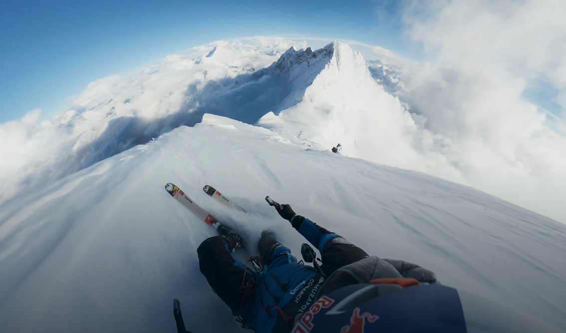 Polonyalı sporcu, takviye oksijen kullanmadan Everest'in zirvesine çıkıp zirveden kayakla