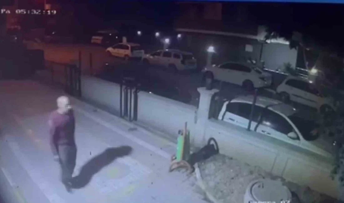 Gece saatlerinde apartman otoparkına giren şüpheli, park halindeki bisikleti sakin