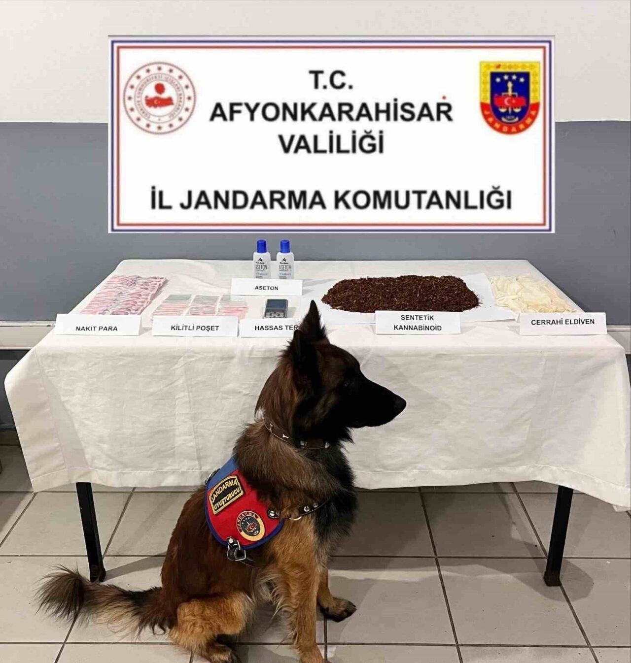 Afyonkarahisar’da 700 gram uyuşturucu aseton yedirilmiş ve uyuşturucu madde olduğu