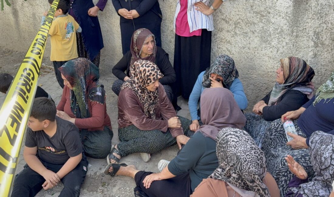 Adana’da semt pazarında yaşanan silahlı saldırıda 2 kişi hayatını kaybetti,