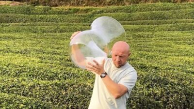 Rize’de dev bir çay bardağıyla çekilen video sosyal medyada milyonlarca