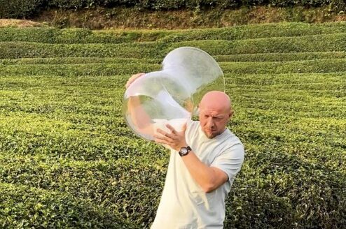 Rize’de dev bir çay bardağıyla çekilen video sosyal medyada milyonlarca