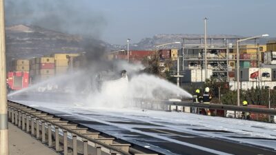 Sürücünün ihbarı üzerine bölgeye polis, sağlık ve çok sayıda itfaiye