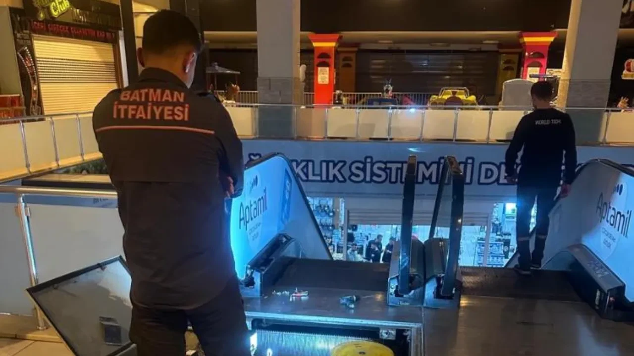Batman'daki bir AVM'de yürüyen merdivende düşen 2 yaşındaki Dilan Seyran