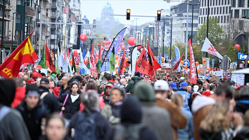 Belçika'da, çalışanların, hükümetin tasarruf tedbirlerini protesto etmek için bugün başlattığı