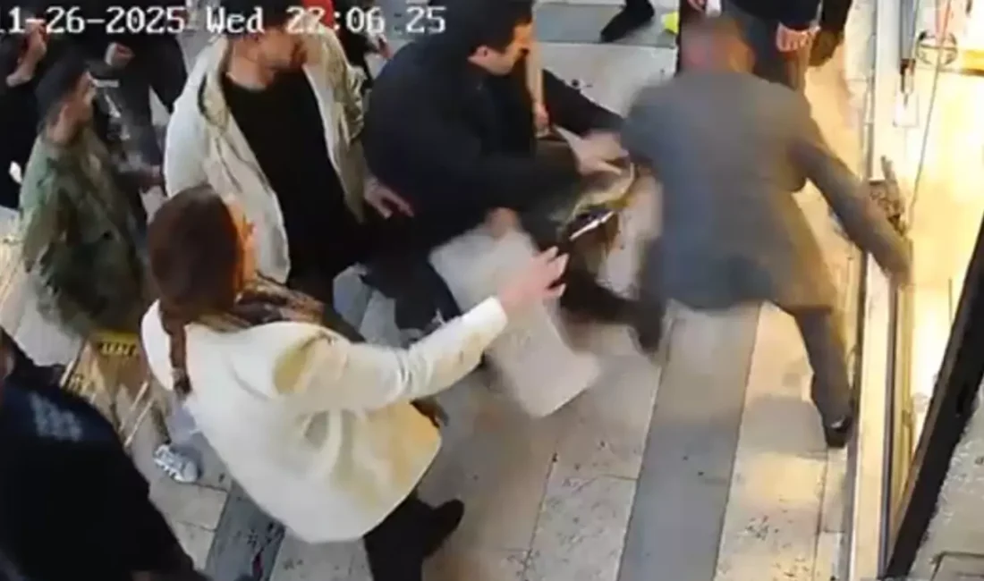 Gümüşhane’de boşanma aşamasındaki O.K.’nin eşi N.K.’ye bıçakla saldırdığı anlar güvenlik