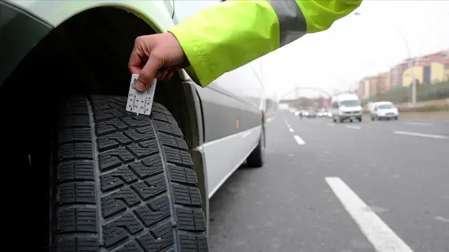 Ticari araçlar için kış lastiği takma zorunluluğu bugün başladı. 15