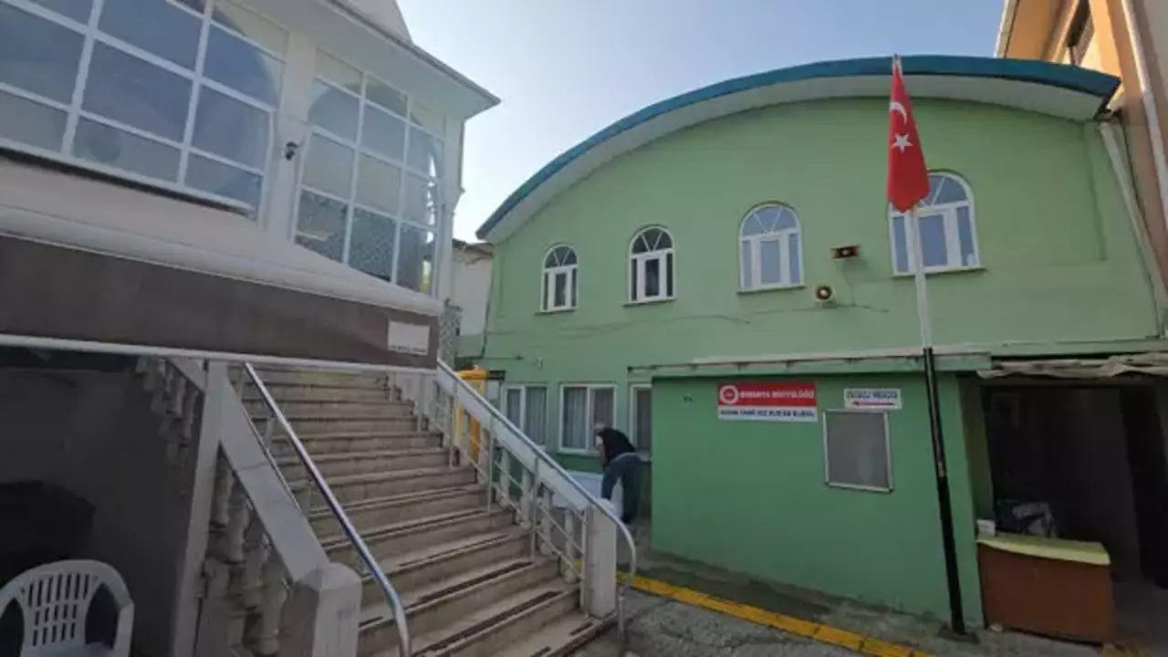 Bursa’da bir caminin kadınlar tuvaletinde 40 yaşlarında bir erkek cesedi
