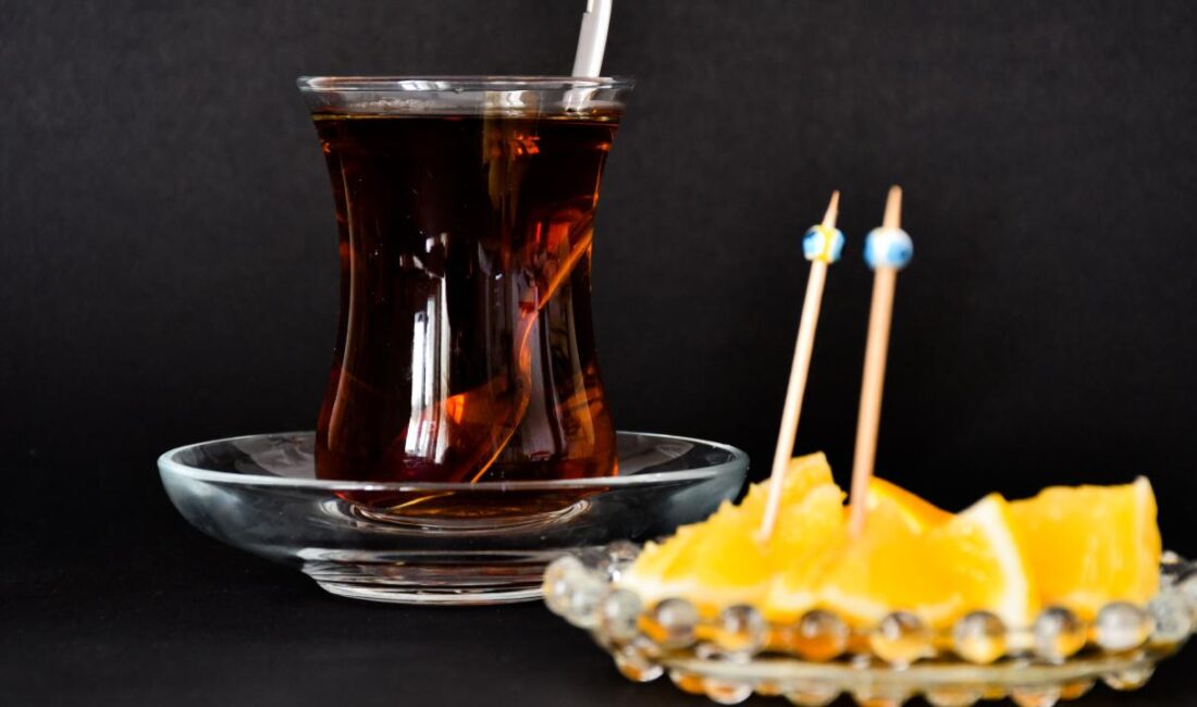 Ticaret Bakanlığı, Üsküdar’da faaliyet gösteren bir işletmeye, çayın yanına verilen