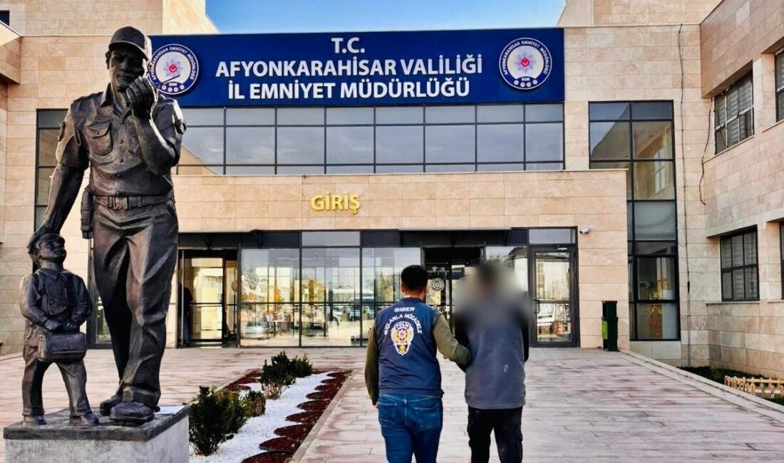 Afyonkarahisar’da farklı suçlardan hapis cezaları ile aranan 2 şahıs polis