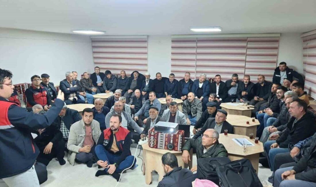 Afyonkarahisar İl Tarım ve Orman Müdürlüğü tarafından çiftçilere yönelik gerçekleştirilen