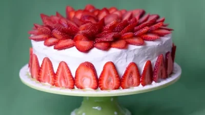 Yatılı pansiyonda dışarıdan getirilen pastayı yiyen 6 öğrenci rahatsızlanarak hastaneye