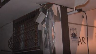 Alibeyköy’de alkollü sürücünün ara sokağa daldırdığı vinç, iki binayı sarstı,