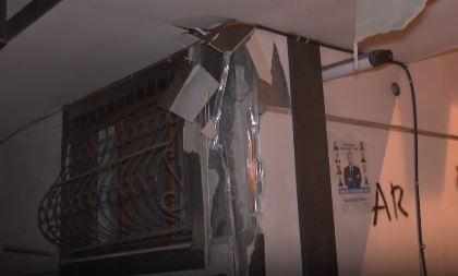 Alibeyköy’de alkollü sürücünün ara sokağa daldırdığı vinç, iki binayı sarstı,