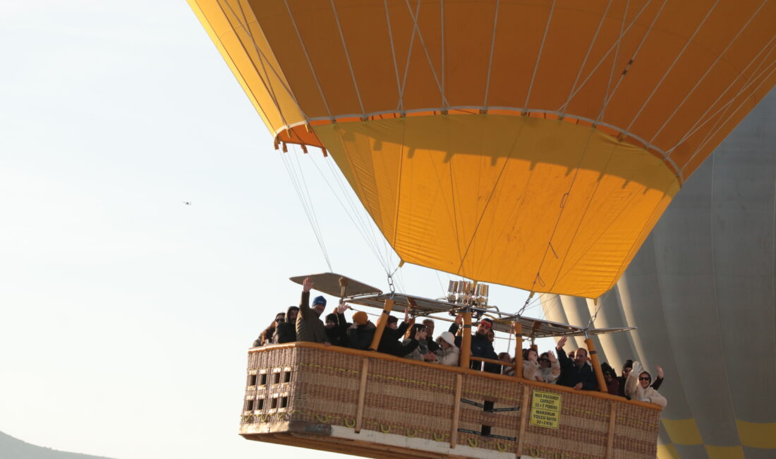 TÜRKİYE'nin önemli turizm merkezlerinden Kapadokya'da, 110 öğretmen, 24 Kasım etkinliği