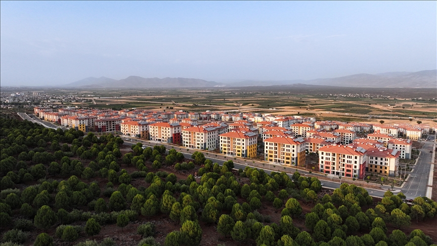 Çevre, Şehircilik ve İklim Değişikliği Bakanı Murat Kurum, deprem bölgesinde