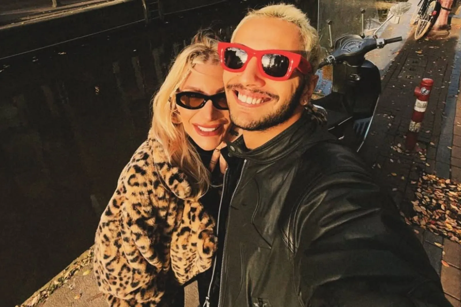 Şarkıcı İrem Derici ve nişanlısı DJ Melih Kunukçu, Galatasaray’ın Ajax