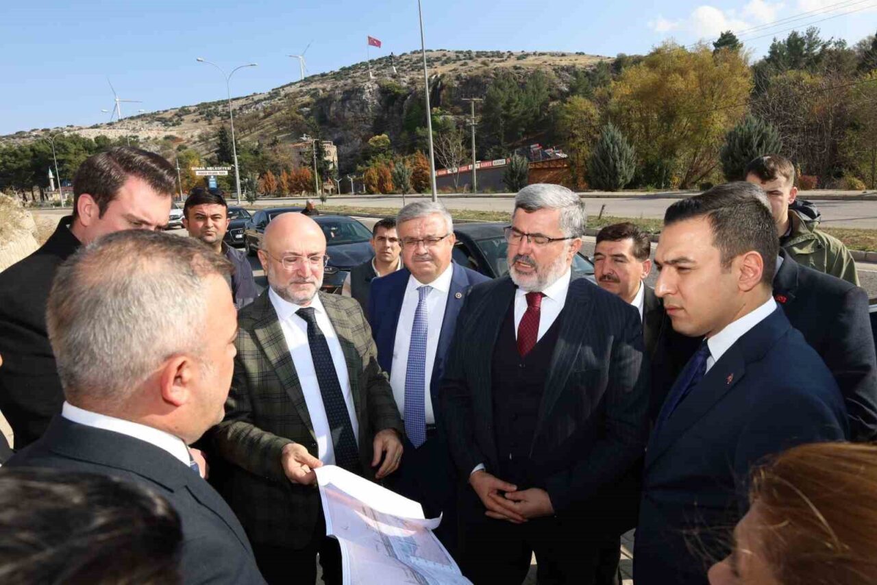 Afyonkarahisar’ın Dinar ilçesinde ağır tonajlı araçlar için kaçış rampası yapılması