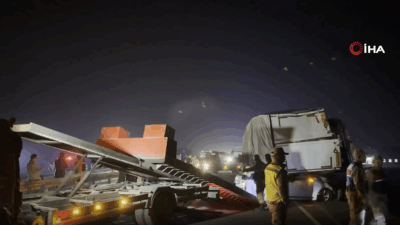 Diyarbakır-Batman karayolunda 5 aracın karıştığı zincirleme trafik kazasında 3 kişi