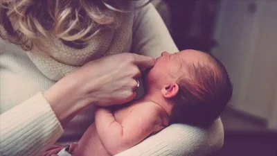 Doğum izni düzenlemesinde sona yaklaşılırken, iznin 20–24 haftaya çıkarılması ve