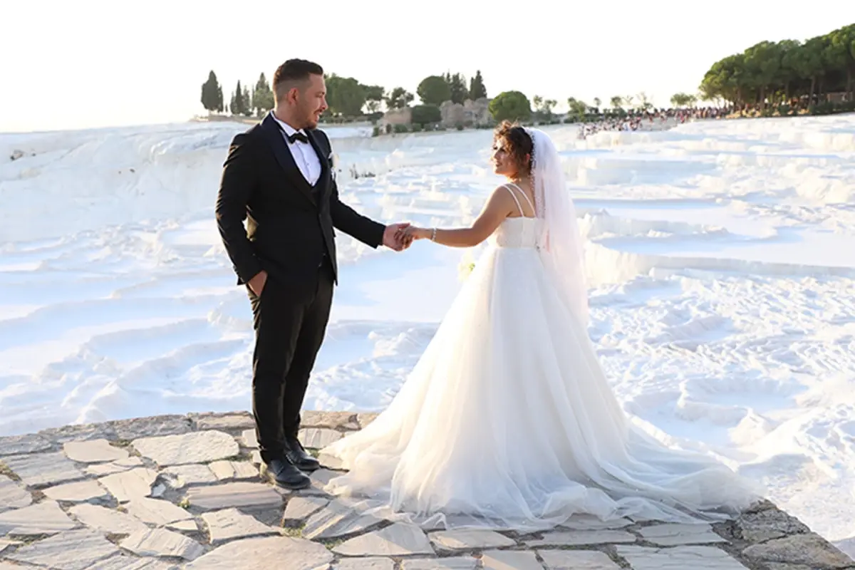 Elazığ’da düğün fotoğraflarını izinsiz paylaşan fotoğrafçı hakkında açılan dava Yargıtay