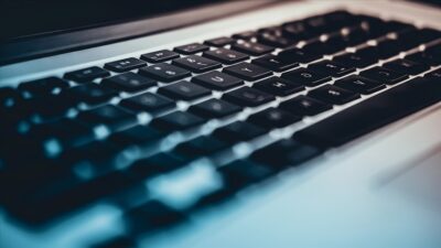 Kamu yöneticilerinin e-imzalarını taklit ederek sahte belge düzenleyen suç örgütüne