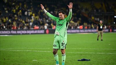 PROFESYONEL Futbol Disiplin Kurulu, Fenerbahçe’nin Brezilyalı file bekçisi Ederson’un Çaykur