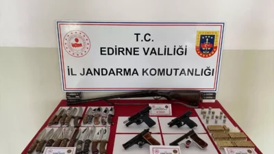 Edirne emniyet ekiplerinin silah kaçakçılığına yönelik operasyonunda 3 ruhsatsız tabanca,