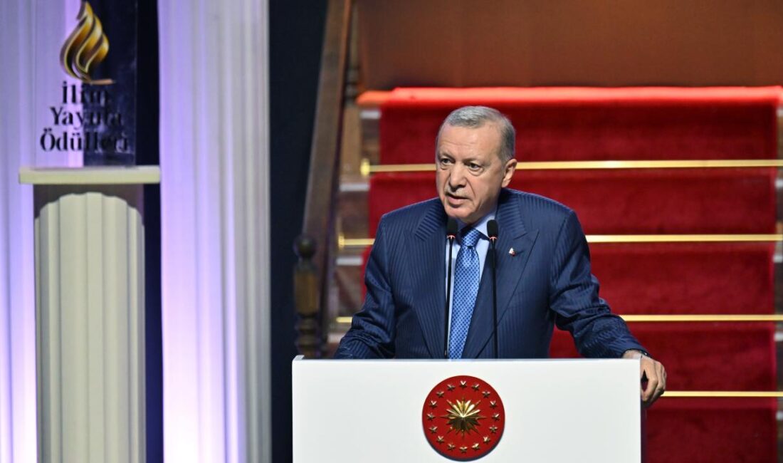 Cumhurbaşkanı Recep Tayyip Erdoğan, Atatürk Kültür Merkezi’nde düzenlenen “İlim Yayma