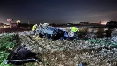 Sürücünün direksiyon hakimiyetini kaybettiği otomobil takla attı. Kazada 2 kişi