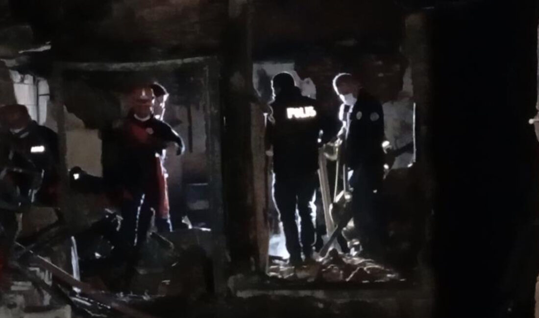 İki katlı evde çıkan yangında ulaşılamayan 78 yaşındaki Kazım Kaya'nın