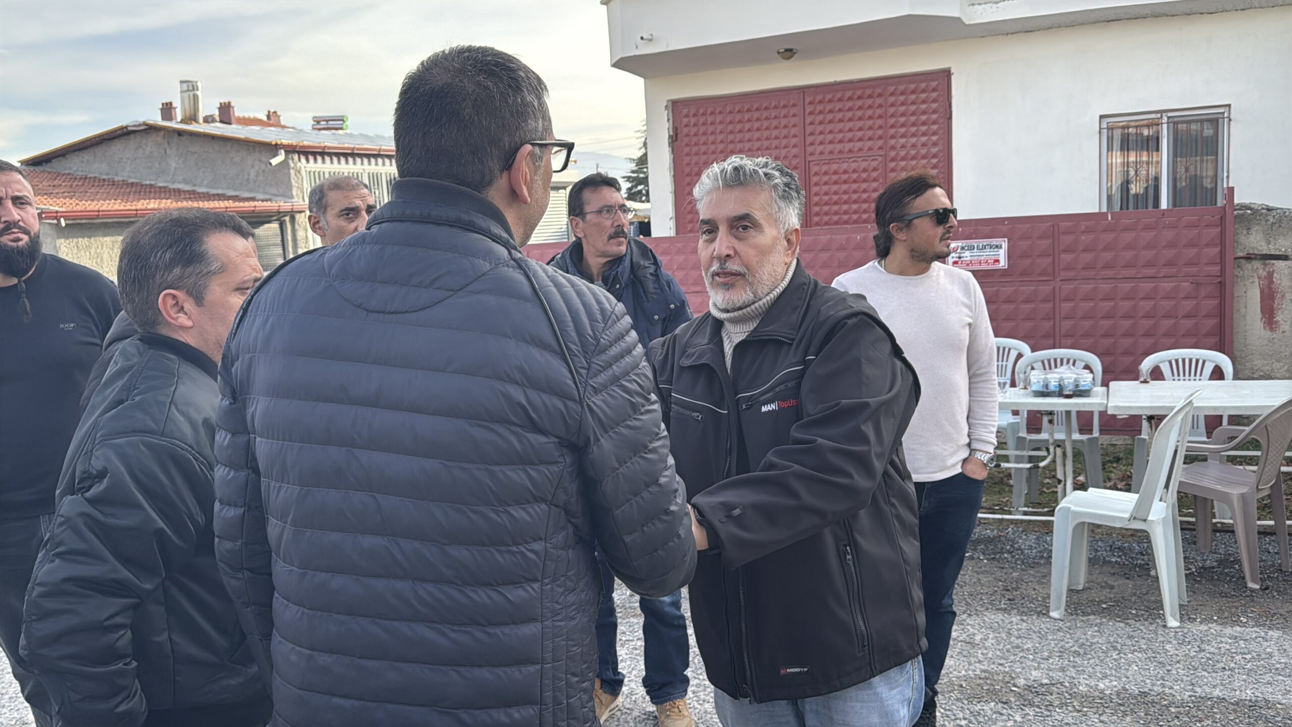 İstanbul'un Fatih ilçesinde zehirlenme şüphesiyle eşi ve iki çocuğuyla hayatını