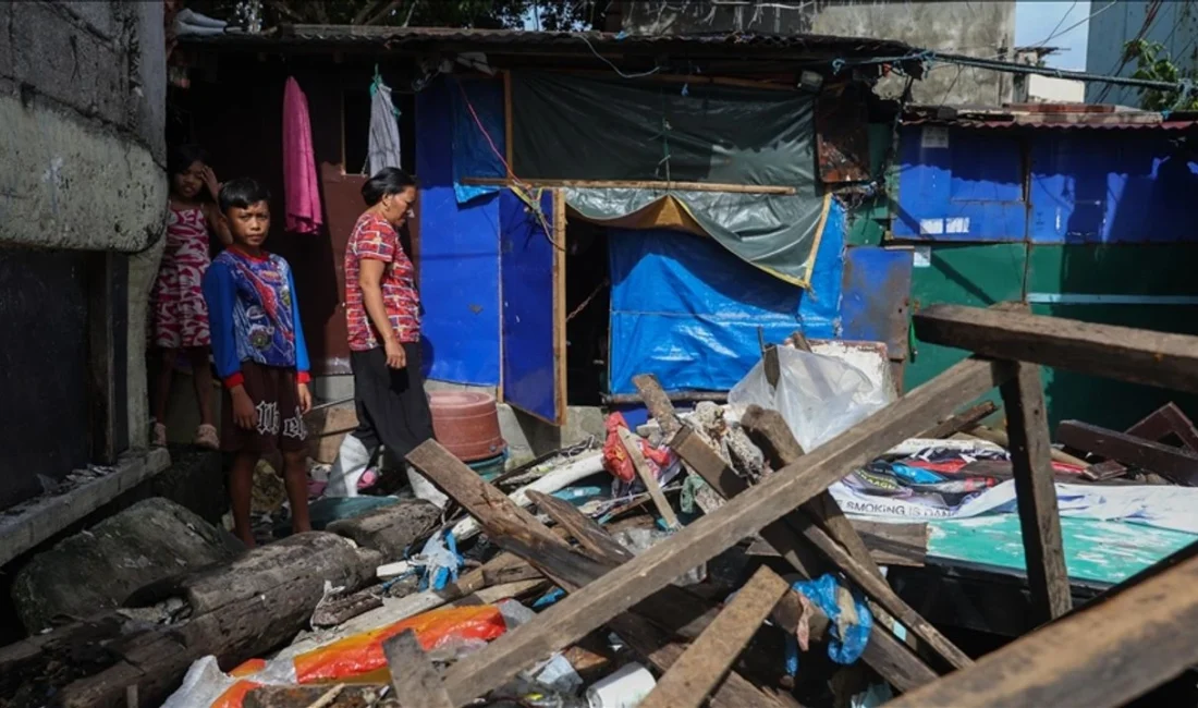 Filipinler’i vuran Fung-wong Tayfunu nedeniyle 27 kişi hayatını kaybetti, 36