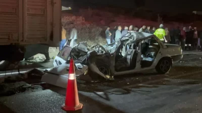 Gaziantep-Kahramanmaraş kara yolunda kamyon ile otomobilin çarpışması sonucu aynı aileden