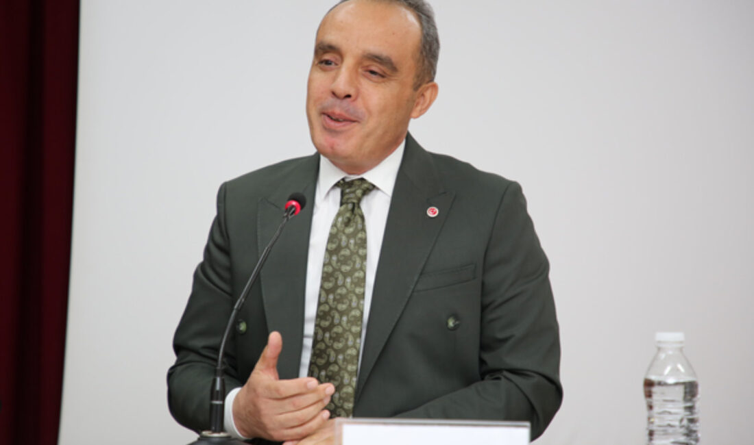 “Yarım Kalan Hayatlar” panelinde konuşan Afyonkarahisar İl Emniyet Müdürü Ahmet